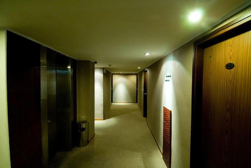 Unique Hotel Hualien Exterior foto